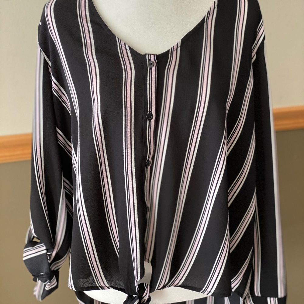 C brand Black striped top xl